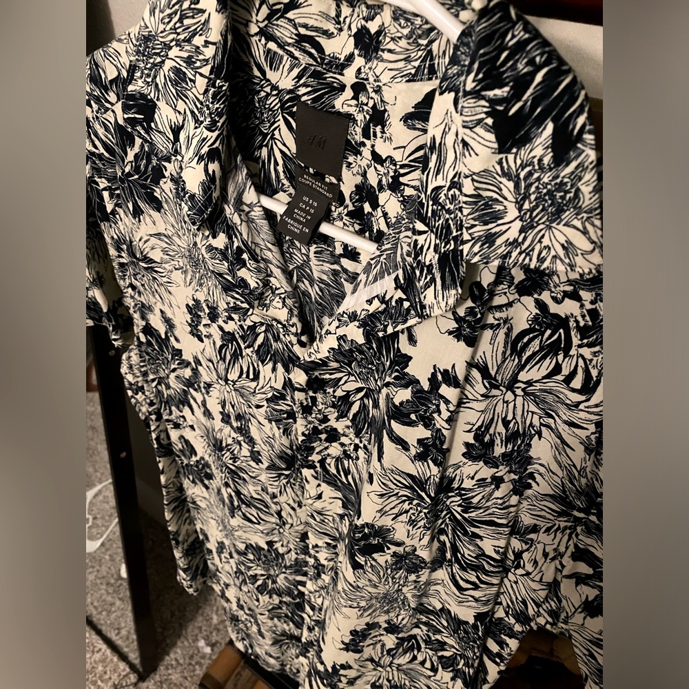 ❗️2/$15 Men’s H&M Button Down